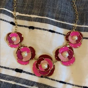 Late spade pink flower necklace